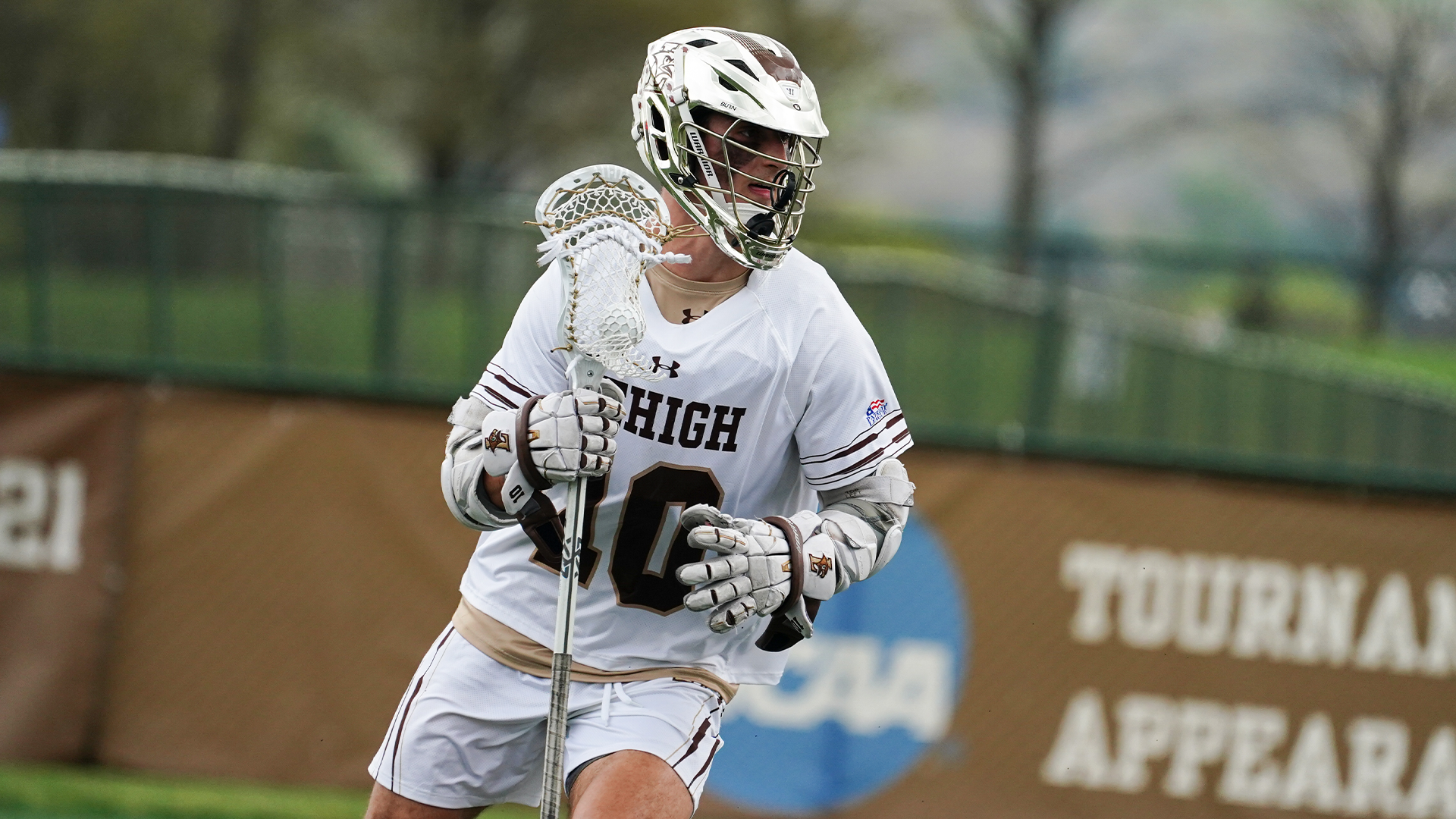 Lehigh attacker Scott Cole carrying the ball with his right hand.